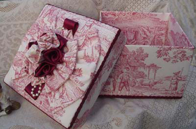 Square Box Ivory/Red Toile