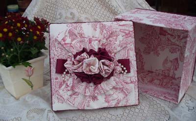 Square Box Ivory/Red Toile 