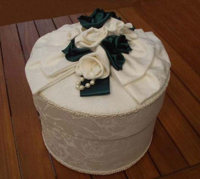 Round box, ivory cream jacquard
