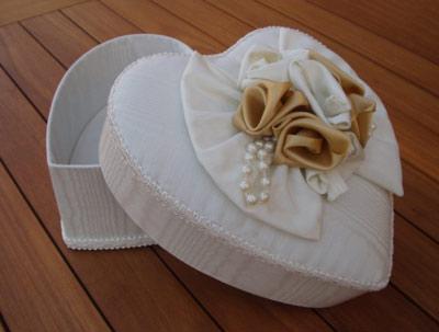 Heart shaped box, Ivory Moire 
