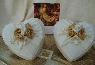 Heart shaped box, Ivory Moire
