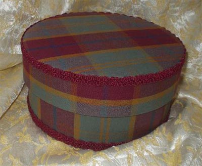 Round box, burgundy tartan