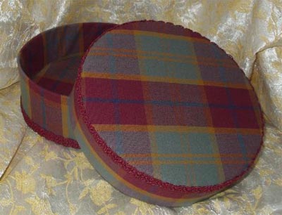Round box, burgundy tartan