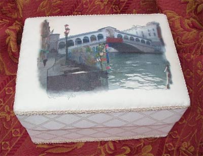 Rectangular photo box
