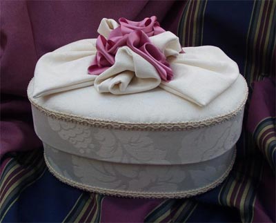 Oval Cream Damask with dusky pink roses