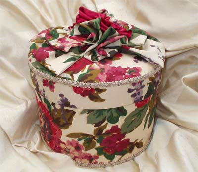 Round box "Antebellum Garden"