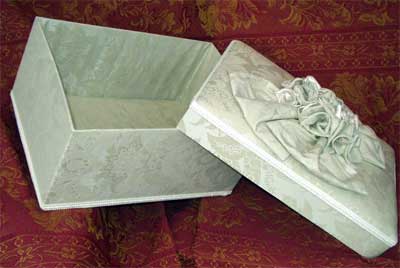 Detail of lid and interior