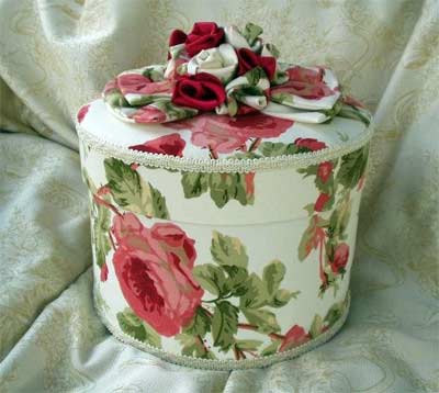 Round Laura Ashley "Roses" Box