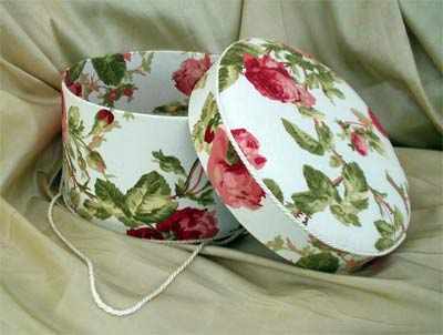 Detail of lid and interior of this hat box