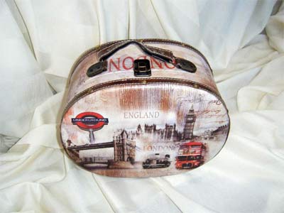 Smaller size Vintage London Scene Vanity Case