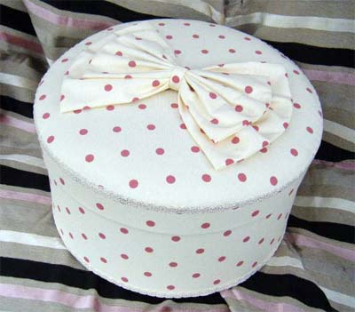 Large Round Hat Box - Dotty Cream and Pink fabric PB635